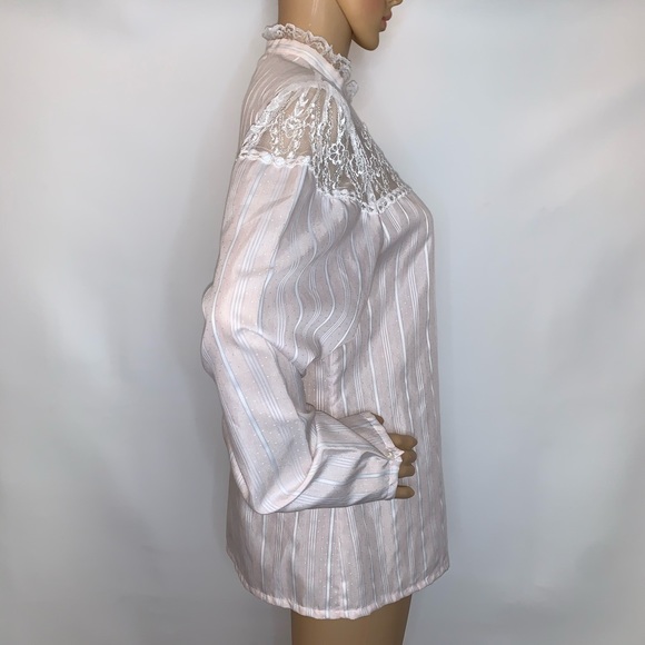 Vintage shapely lace embroidered flower blouse - Picture 4 of 9